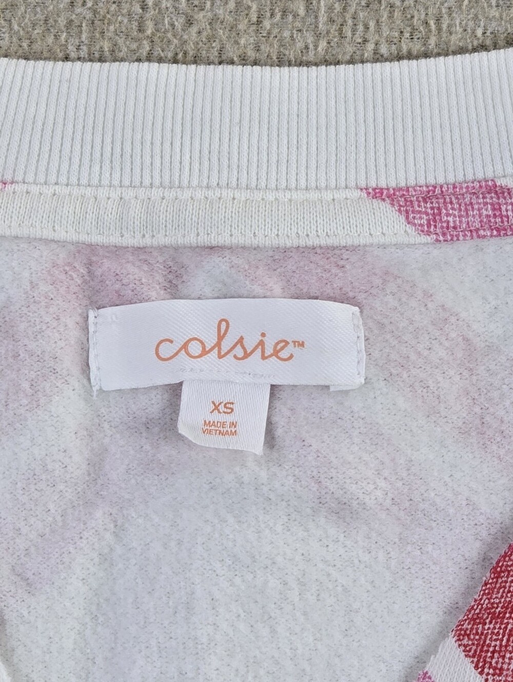 Colsie Womens XS Pink Plaid Pullover Sweatshirt V Neck Long Sleeve NWT - Picture 3 of 7